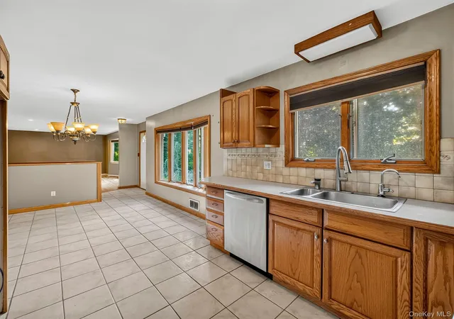 Photo 3 of Sale Pending at 12 Elmwood Dr, Clarkstown, NY 10956 | MLS# 1035280 | Listing updated on 2026-09-01