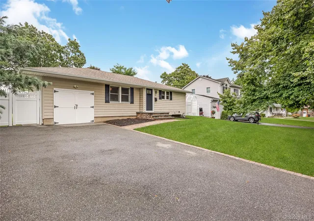 2nd image of 15 Dewey Rd, Smithtown, NY 11725 | MLS# 1035282