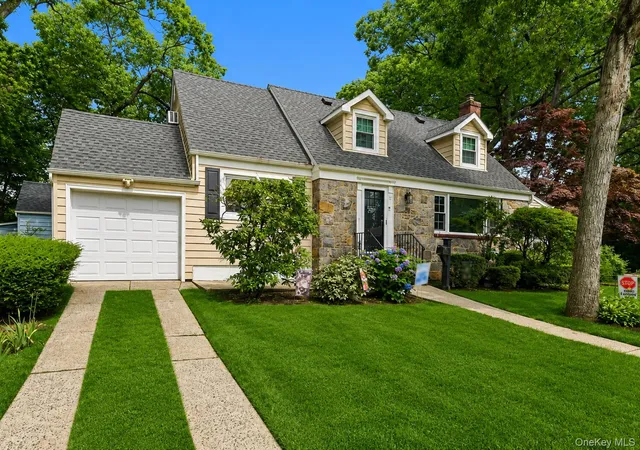 Photo 1 of Sale Pending at 39 Alice Ave, Hempstead, NY 11566 | MLS# 1035284 | Listing updated on 2026-08-31