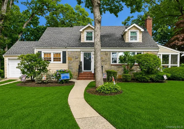 Photo 2 of Sale Pending at 39 Alice Ave, Hempstead, NY 11566 | MLS# 1035284 | Listing updated on 2026-08-31