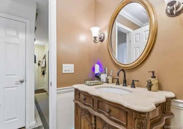Photo 4 of Sale Pending at 39 Alice Ave, Hempstead, NY 11566 | MLS# 1035284 | Listing updated on 2026-08-31