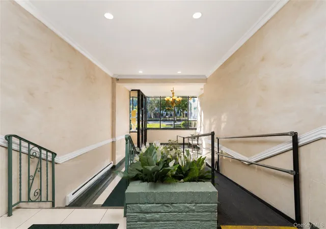 Listing Photo 4 - Condo for sale in building located at 1160 Richmond Rd, New York, NY 10304 - Unit #2F