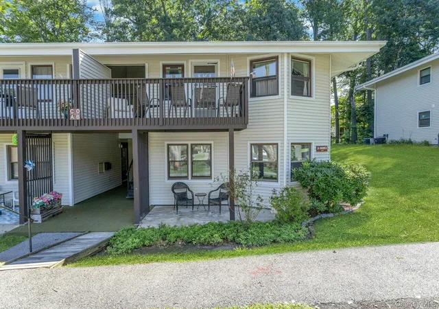 Photo 2 of Condo for sale at 34 Warwick Pl #B, Yorktown, NY 10598 | MLS# 1035286 | Listing updated on 2026-09-30