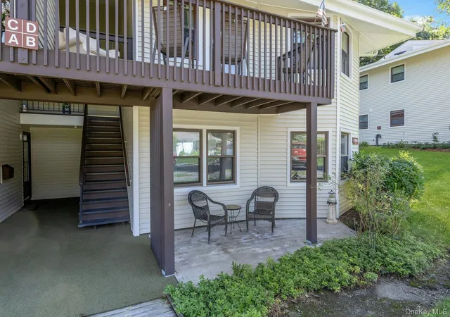 3rd image of 34 B Warwick Pl #B, Yorktown, NY 10598 | MLS# 1035286