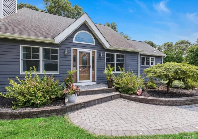 Photo 2 of Single family home for sale at 111 W Tiana Rd, Southampton, NY 11946 | MLS# 1035288 | Listing updated on 2026-10-08