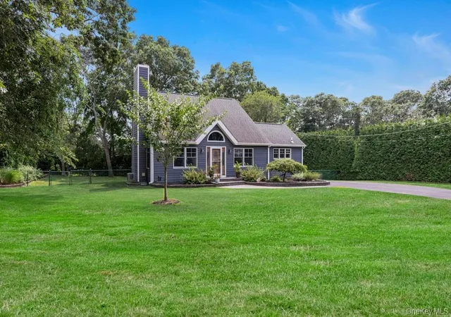 Photo 3 of Single family home for sale at 111 W Tiana Rd, Southampton, NY 11946 | MLS# 1035288 | Listing updated on 2026-10-08