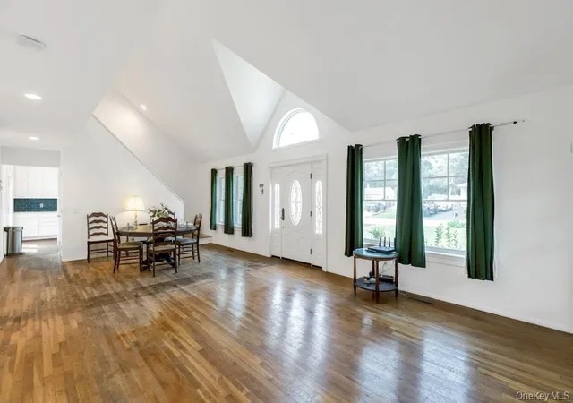 Photo 4 of Single family home for sale at 111 W Tiana Rd, Southampton, NY 11946 | MLS# 1035288 | Listing updated on 2026-10-08