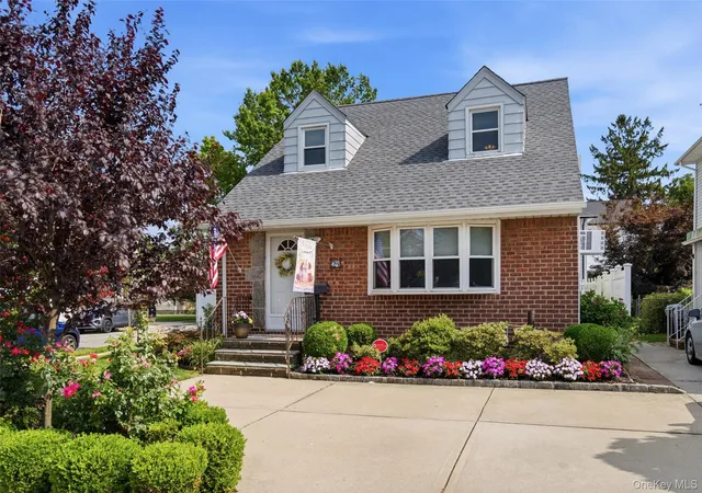 Photo 1 of Sale Pending at 24 Broadmoor Ln, North Hempstead, NY 11590 | MLS# 1035305 | Listing updated on 2026-08-27