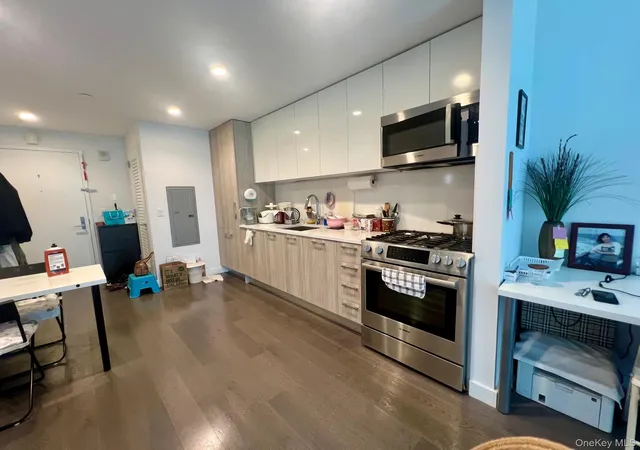 Photo 3 of Condo for sale at 13103 40th Road #11K, New York, NY 11354 | MLS# 1035312 | Listing updated on 2026-08-06
