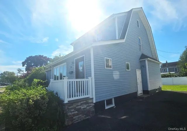 Photo 2 of Sale Pending at 20 Laurel Rd, Babylon, NY 11757 | MLS# 1035320 | Listing updated on 2026-09-22