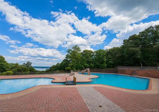 32nd image of 333 Sierra Vista Ln, Clarkstown, NY 10989 | MLS# 1035333