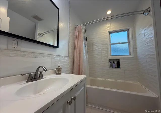 Photo 3 of Sale Pending at 29 Archer St, Hempstead, NY 11520 | MLS# 1035350 | Listing updated on 2026-09-19