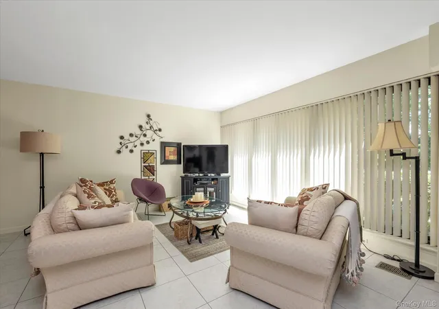 Photo 4 of Sale Pending at 39 Spring Holw, North Hempstead, NY 11576 | MLS# 1035355 | Listing updated on 2026-08-25