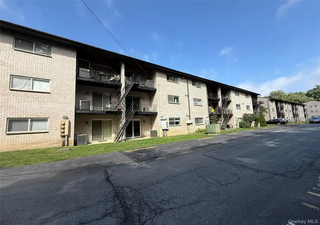 Listing Photo 2 - Condo for sale in building located at 26 Cooper Rd, Poughkeepsie, NY 12603 - Unit #810