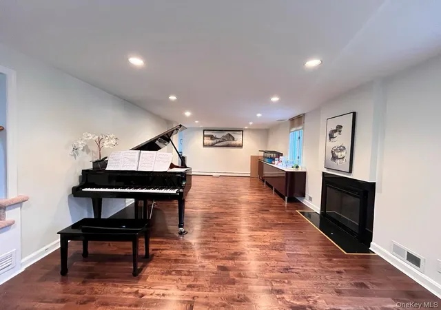 Photo 2 of Single family home for sale at 26 Polo Fld Ln, North Hempstead, NY 11020 | MLS# 1035385 | Listing updated on 2026-09-27