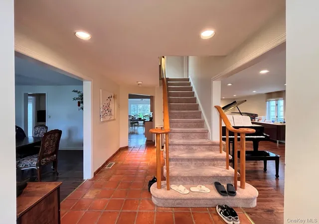 Photo 3 of Single family home for sale at 26 Polo Fld Ln, North Hempstead, NY 11020 | MLS# 1035385 | Listing updated on 2026-09-27