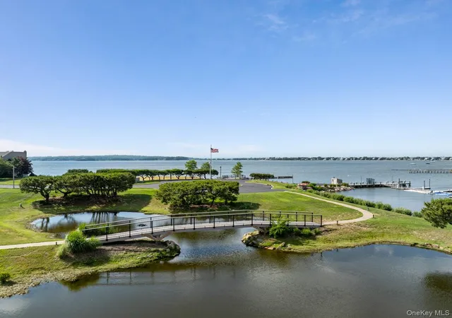 Listing Photo 4 - Condo for sale in building located at 15 Harbour Pt Dr, Huntington, NY 11768
