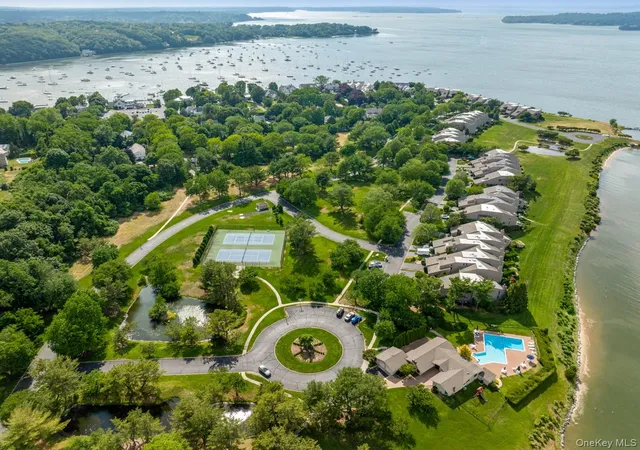 Listing Photo 5 - Condo for sale in building located at 15 Harbour Pt Dr, Huntington, NY 11768