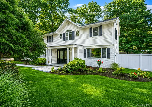 Photo 1 of Sale Pending at 20 Arbor Ln, Huntington, NY 11746 | MLS# 1035415 | Listing updated on 2026-08-23
