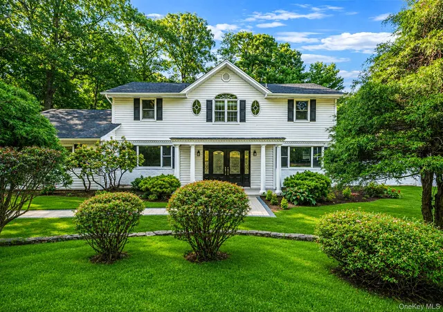 Photo 2 of Sale Pending at 20 Arbor Ln, Huntington, NY 11746 | MLS# 1035415 | Listing updated on 2026-08-23