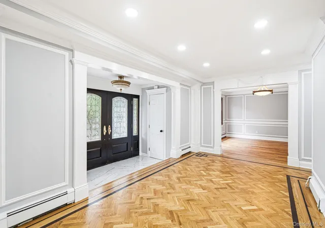 Photo 3 of Sale Pending at 20 Arbor Ln, Huntington, NY 11746 | MLS# 1035415 | Listing updated on 2026-08-23