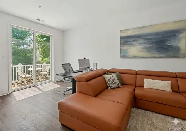 Photo 3 of Sale Pending at 1805 Half Moon Bay Dr, Cortlandt, NY 10520 | MLS# 1035421 | Listing updated on 2026-08-25