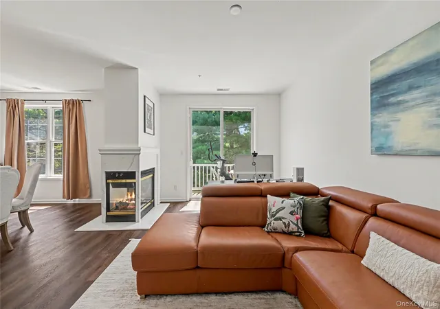 Photo 4 of Sale Pending at 1805 Half Moon Bay Dr, Cortlandt, NY 10520 | MLS# 1035421 | Listing updated on 2026-08-25