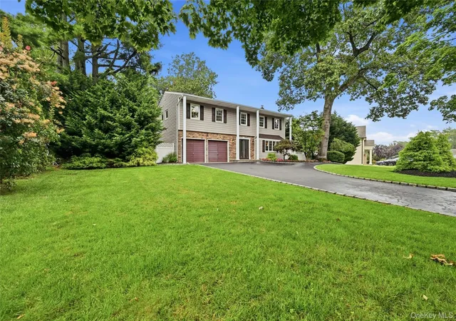 2nd image of 54 Twin Oaks Dr, Smithtown, NY 11754 | MLS# 1035429