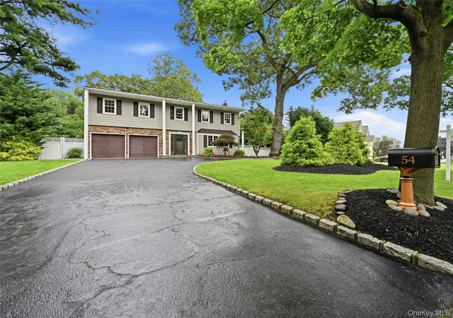 Photo 3 of Sale Pending at 54 Twin Oaks Dr, Smithtown, NY 11754 | MLS# 1035429 | Listing updated on 2026-08-28
