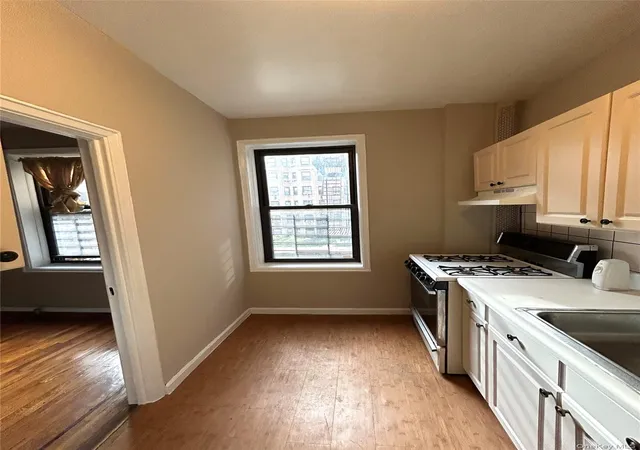 Listing Photo 4 - Condo for sale in 758 Brady Avenue Cooperative located at 758 Brady Ct, New York, NY 10462 - Unit #214
