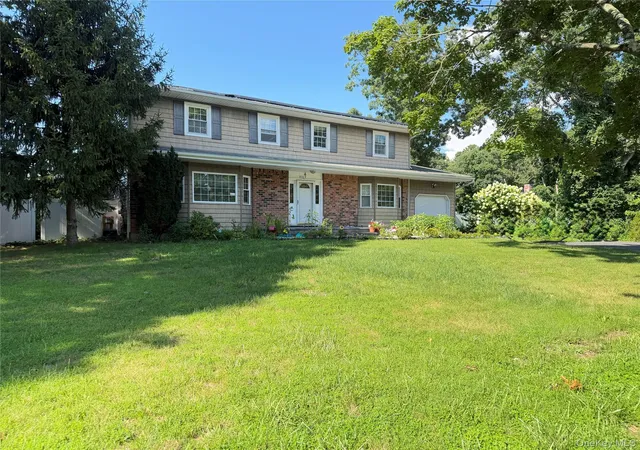 Photo 1 of Manufactured home for sale at 7 Estates Dr, Brookhaven, NY 11776 | MLS# 1035458 | Listing updated on 2026-09-04
