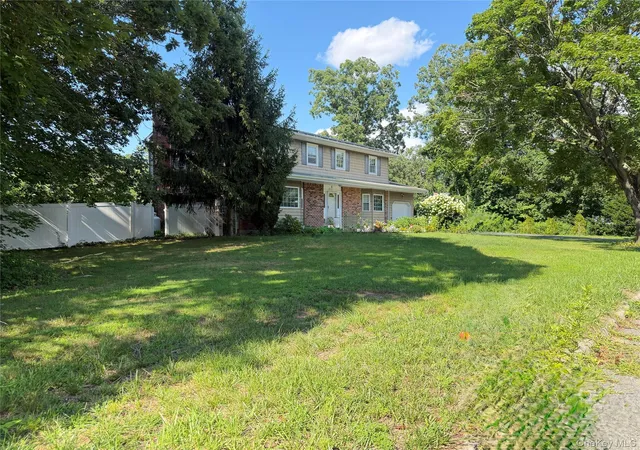 Photo 3 of Manufactured home for sale at 7 Estates Dr, Brookhaven, NY 11776 | MLS# 1035458 | Listing updated on 2026-09-04
