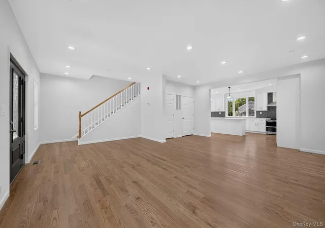 Photo 5 of Single family home for sale at 10 Beaver Landing, Harrison, NY 10528 | MLS# 1035463 | Listing updated on 2026-08-29