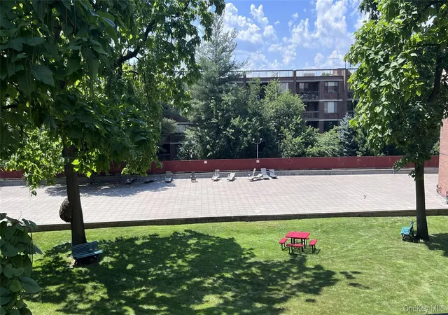 Listing Photo 2 - Condo for sale in building located at 290 Collins Ave, Mount Vernon, NY 10550 - Unit #4C