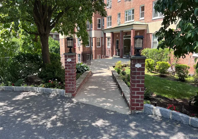 Photo 2 of Condo for sale at 290 Collins Ave #4C, Mount Vernon, NY 10552 | MLS# 1035466 | Listing updated on 2026-08-26