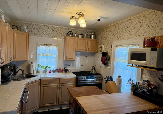 Photo 4 of Sale Pending at 211 Madison Ave, Hempstead, NY 11010 | MLS# 1035468 | Listing updated on 2026-08-27