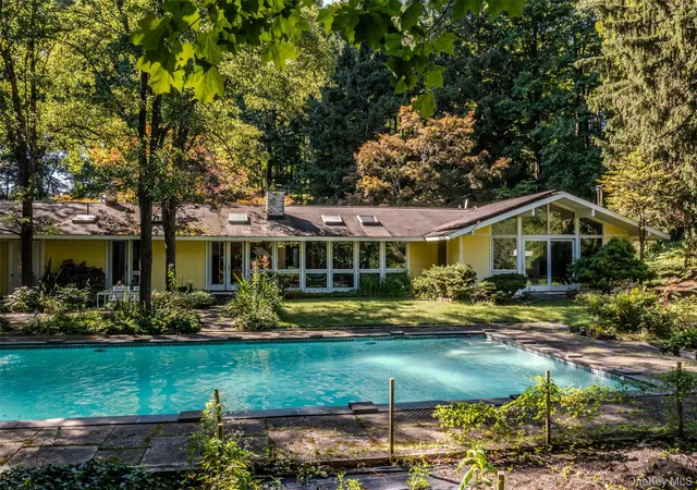 Photo 4 of Sale Pending at 100 Crow Hl Rd, Mount Kisco, NY 10549 | MLS# 1035470 | Listing updated on 2026-09-02