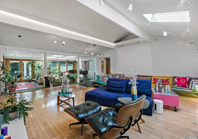 Photo 5 of Sale Pending at 100 Crow Hl Rd, Mount Kisco, NY 10549 | MLS# 1035470 | Listing updated on 2026-09-02