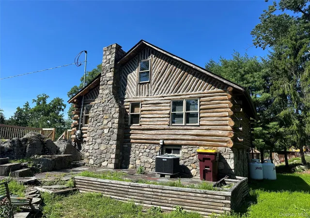 Photo 3 of Single family home for sale at 122 Woods Rd, Warwick (town), NY 10925 | MLS# 1035473 | Listing updated on 2026-08-29
