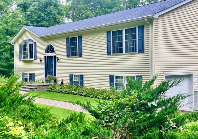 2nd image of 36 Carpenter Rd, Wawayanda, NY 10958 | MLS# 1035483