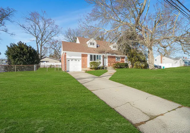 1st image of 182 W 17th St, Babylon, NY 11729 | MLS# 1035486