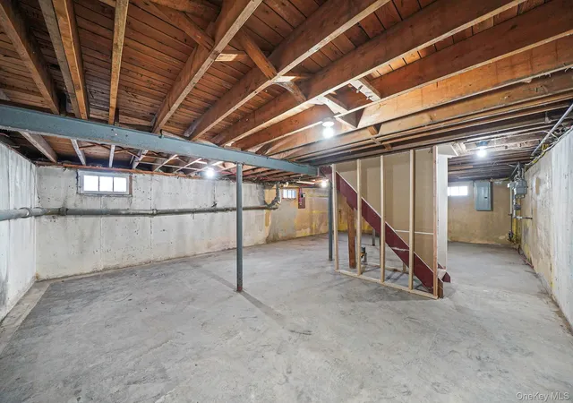 24th image of 182 W 17th St, Babylon, NY 11729 | MLS# 1035486