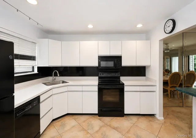 Photo 3 of Condo for sale at 53 Villas Cir, Huntington, NY 11747 | MLS# 1035502 | Listing updated on 2026-10-02