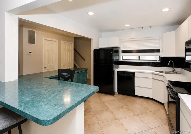 Photo 3 of Condo for sale at 53 Villas Cir, Huntington, NY 11747 | MLS# 1035502 | Listing updated on 2026-10-02