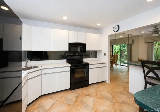 Photo 4 of Condo for sale at 53 Villas Cir, Huntington, NY 11747 | MLS# 1035502 | Listing updated on 2026-10-02
