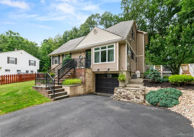 3rd image of 25 Birchwood Dr, Woodbury, NY 10930 | MLS# 1035503