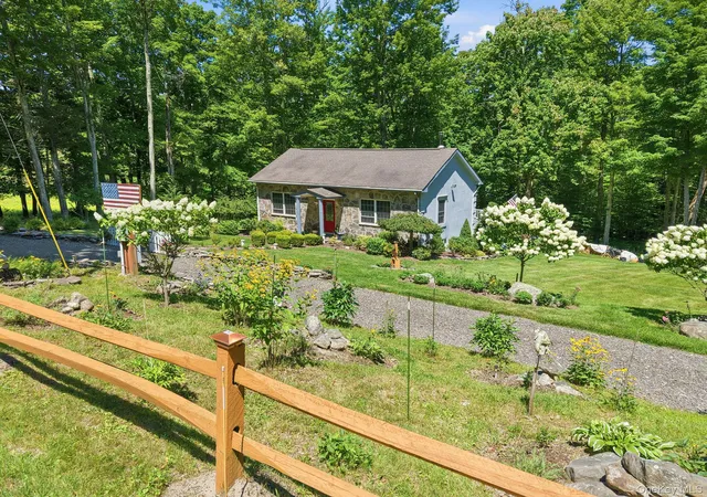 Photo 3 of Single family home for sale at 661 Oak Ridge Rd, Wawarsing, NY 12428 | MLS# 1035508 | Listing updated on 2026-08-11