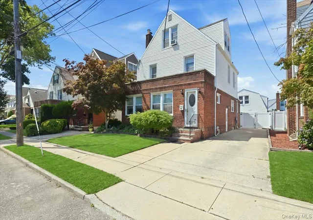 Photo 3 of Sale Pending at 547 N 11th Street, North Hempstead, NY 11040 | MLS# 1035509 | Listing updated on 2026-09-02