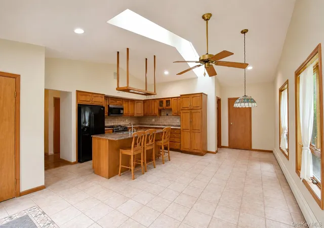 Photo 3 of Single family home for sale at 112 Glen St, Kingston, NY 12401 | MLS# 1035517 | Listing updated on 2026-08-09