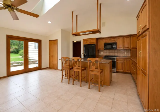 Photo 4 of Single family home for sale at 112 Glen St, Kingston, NY 12401 | MLS# 1035517 | Listing updated on 2026-10-05